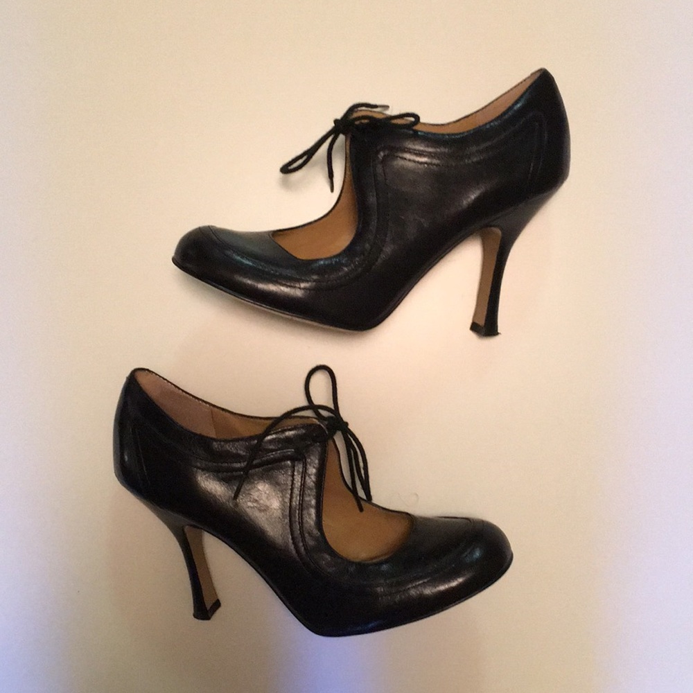 Nine West lace up pump